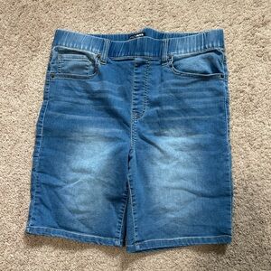 Fashion Nova XL Biker short jeans